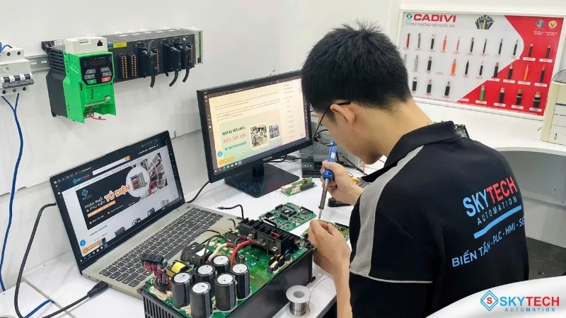 Dịch Vụ Sửa Chữa Biến Tần Uy Tín Tại TPHCM - SKYTECH GROUP 3 Hình ảnh sửa chữa biến tần thực tế tại SKYTECH