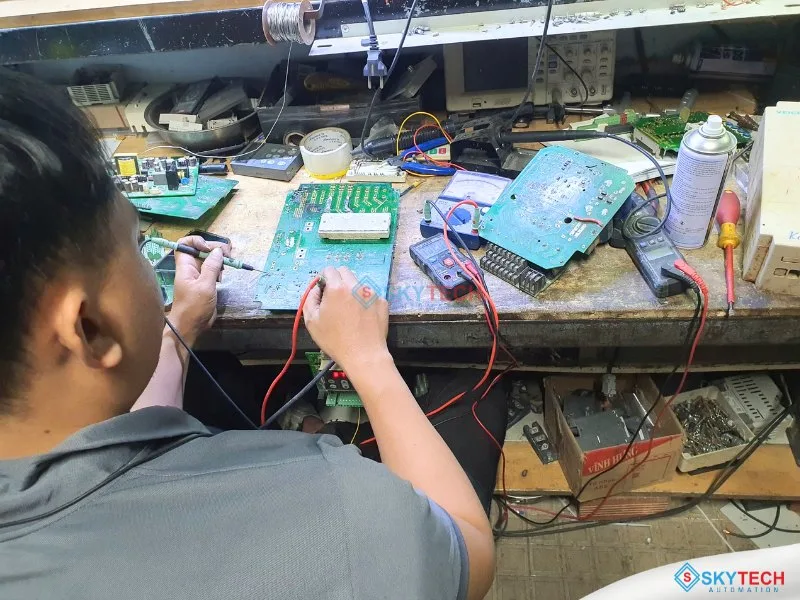 Dịch Vụ Sửa Chữa Biến Tần Uy Tín Tại TPHCM - SKYTECH GROUP 4 Sửa biến tần uy tín tại SKYTECH