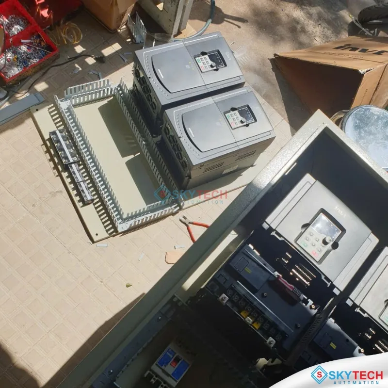 Dịch Vụ Sửa Chữa Biến Tần Uy Tín Tại TPHCM - SKYTECH GROUP 23 Hình ảnh trong quá trình sửa chữa biến tần invt