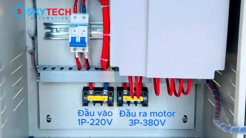 Chỗ đấu nối đầu vào, đầu ra biến tần 1 pha 220v ra 3 pha 380v