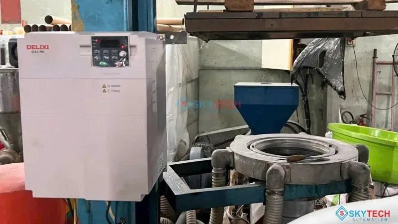 Lắp biến tần Delixi cho ngành nhựa